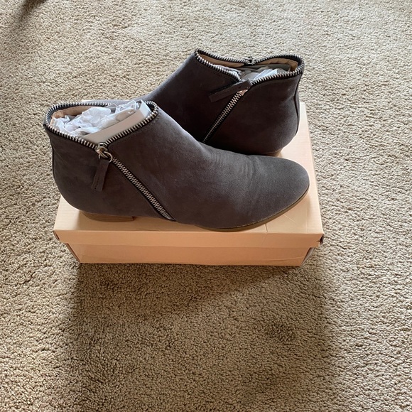 Size 10-grey boots - Picture 3 of 4